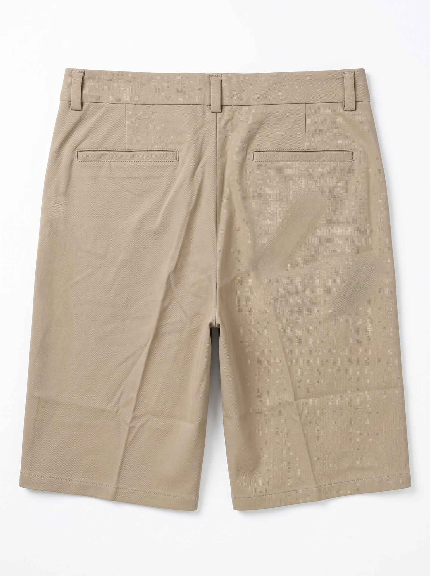 Bermuda Shorts Feature a Relaxed Fit With Front Pleats/1031-204