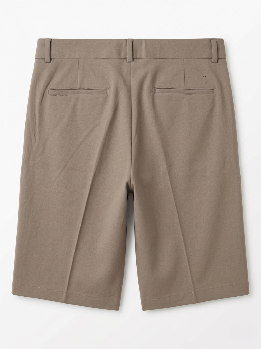 Bermuda Shorts Feature a Relaxed Fit With Front Pleats/1031-204